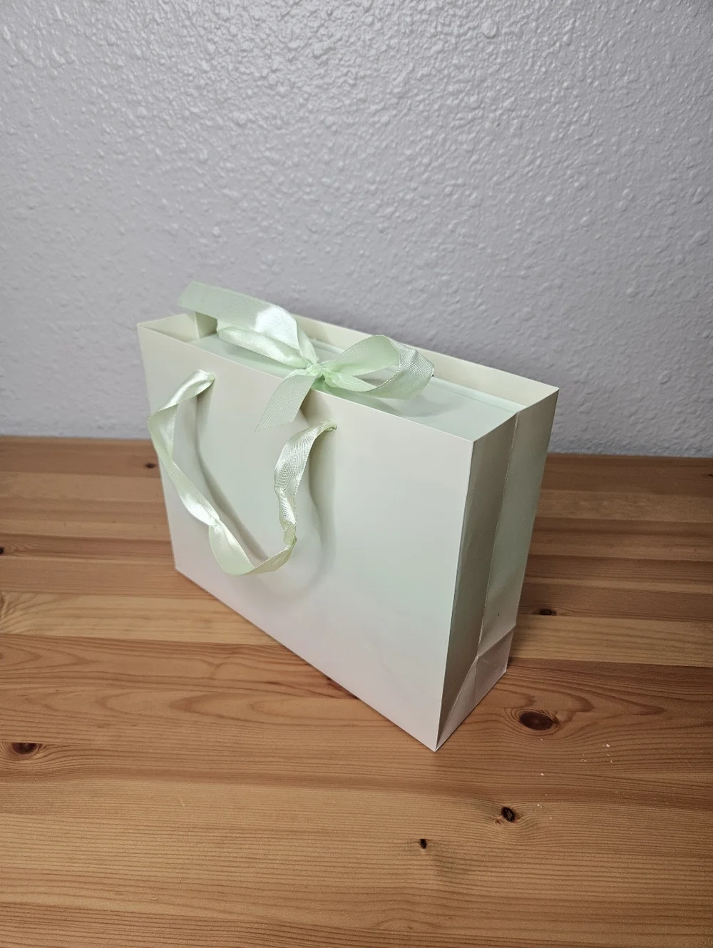 Luxury Gift Box with Reed Diffuser & Soap Flower Bouquet – Lily Of The Valley